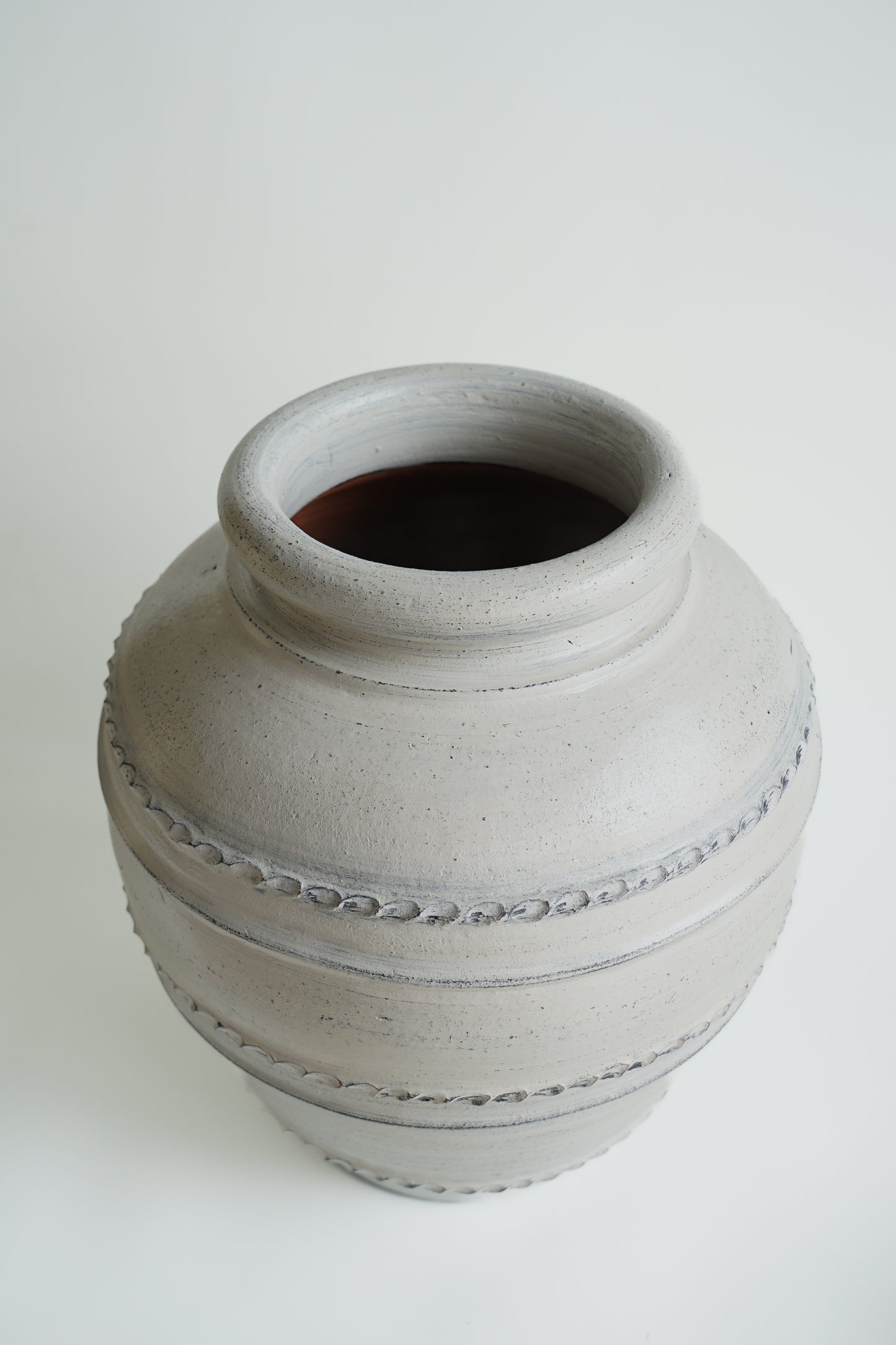mooie grote beige handgemaakte terracotta vaas Ibiza