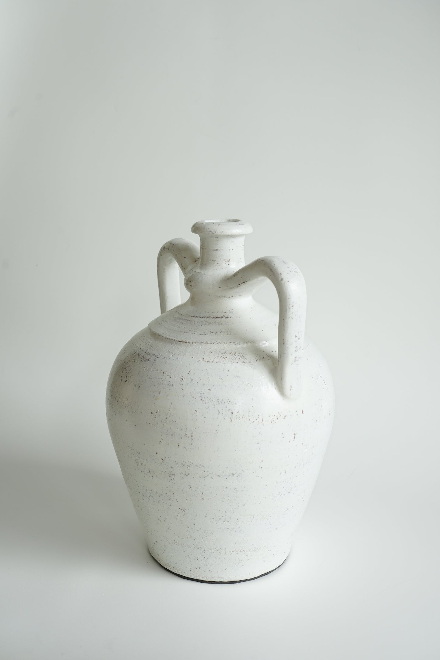 mooie witte handgemaakte terracotta vaas Ibiza style