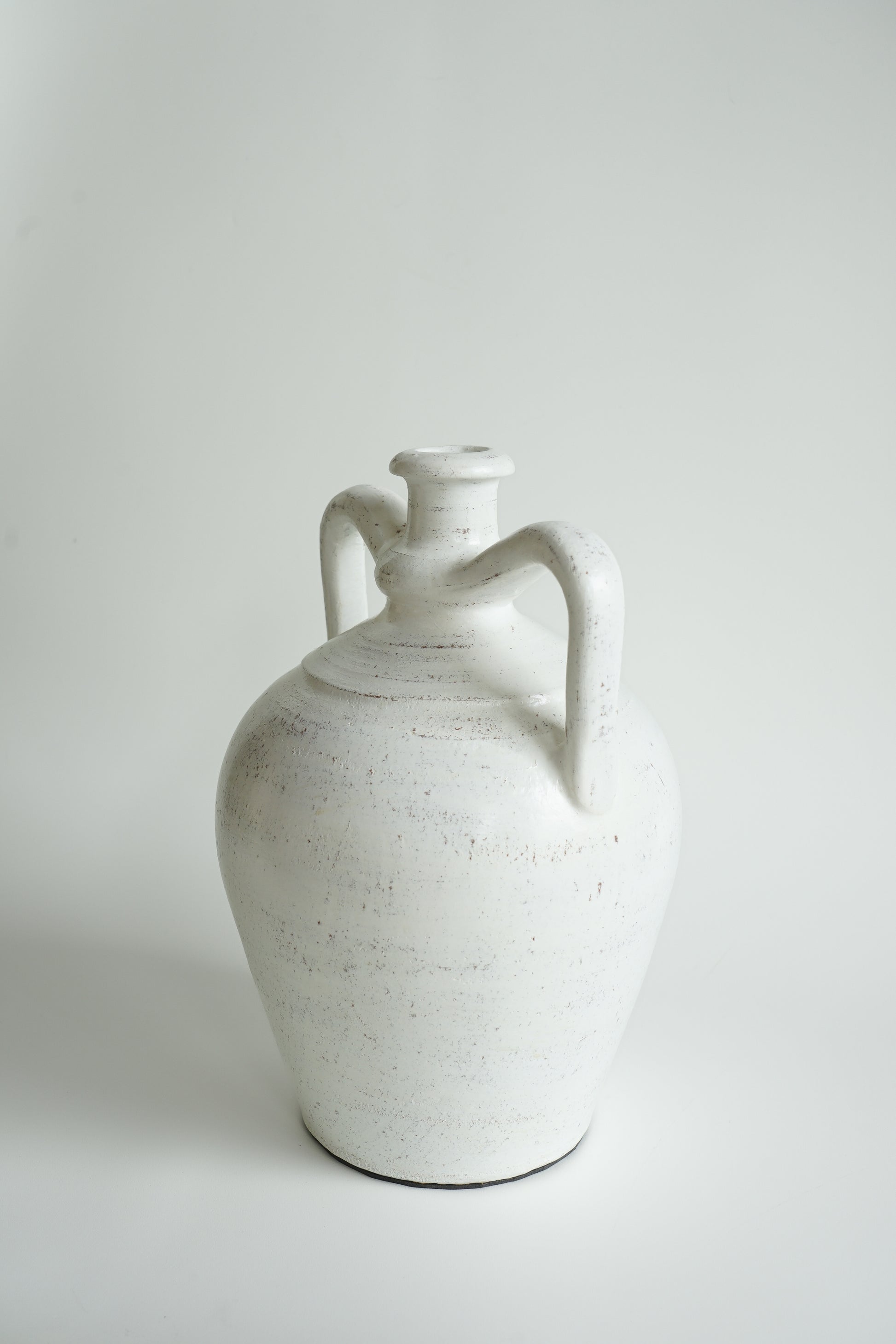 mooie witte handgemaakte terracotta vaas Ibiza style