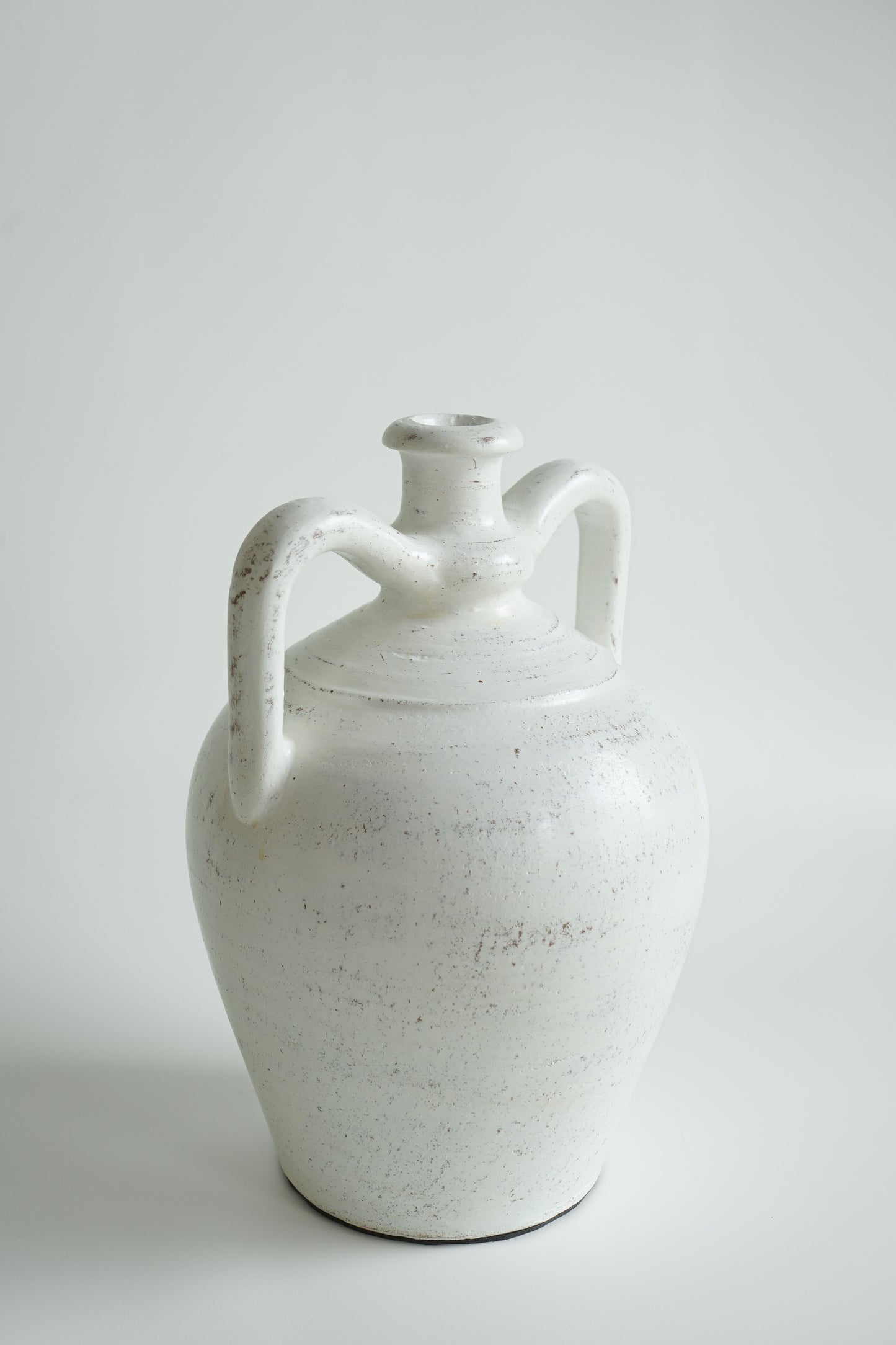 mooie witte handgemaakte terracotta vaas  Ibiza style