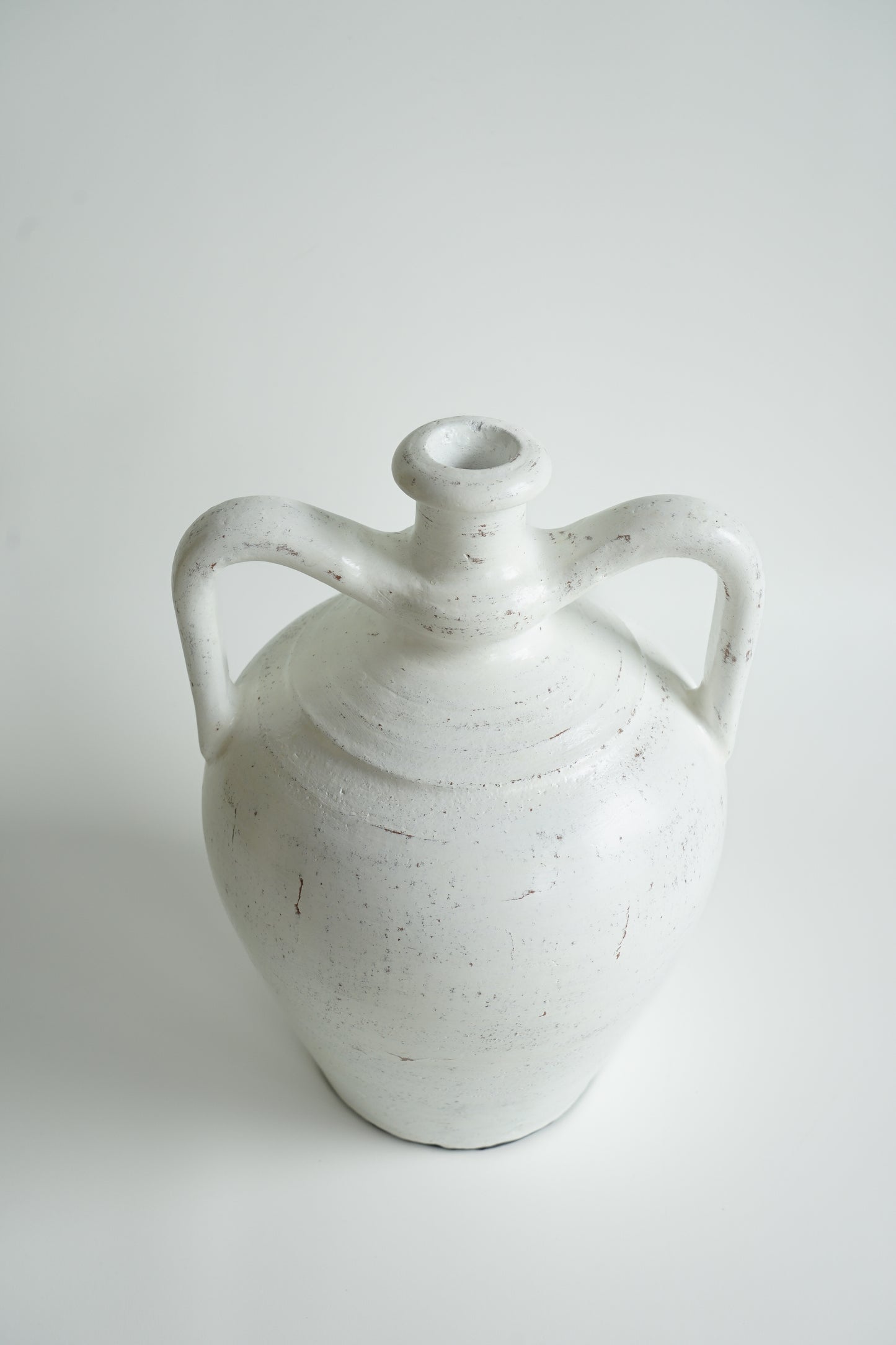 mooie witte handgemaakte terracotta vaas Ibiza style