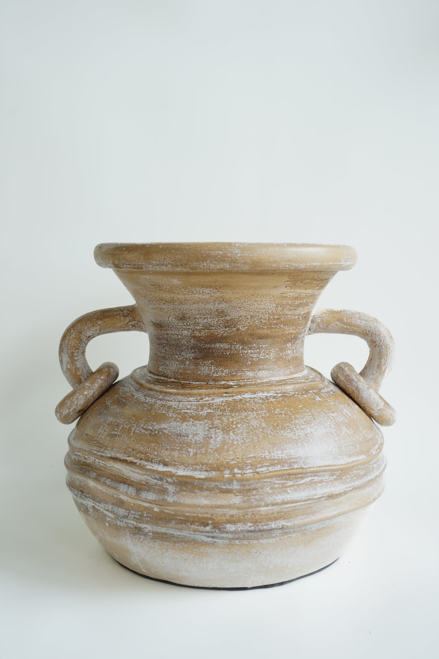 mooie beige handgemaakte terracotta vaas bohemian