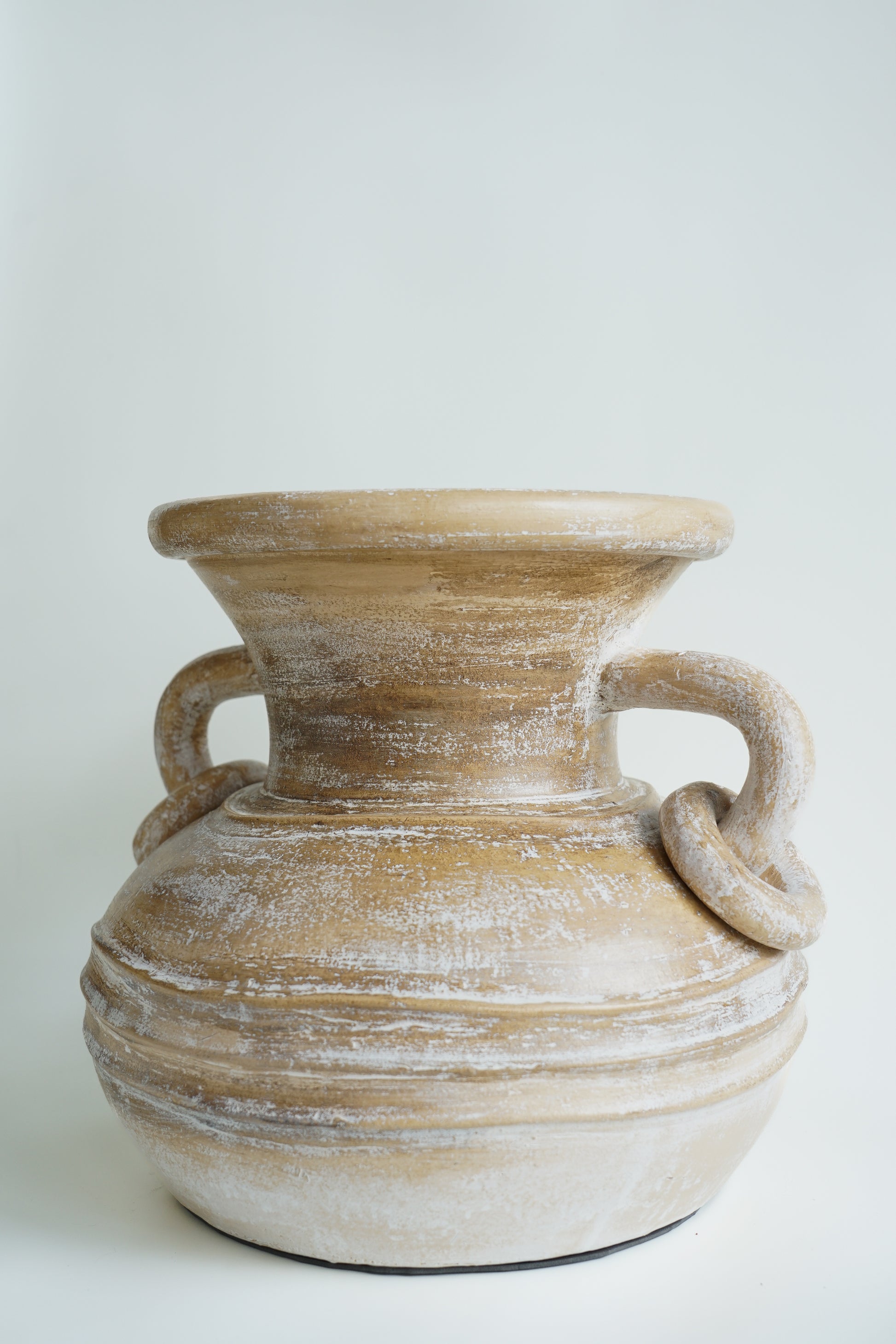 mooie beige handgemaakte terracotta vaas bohemian