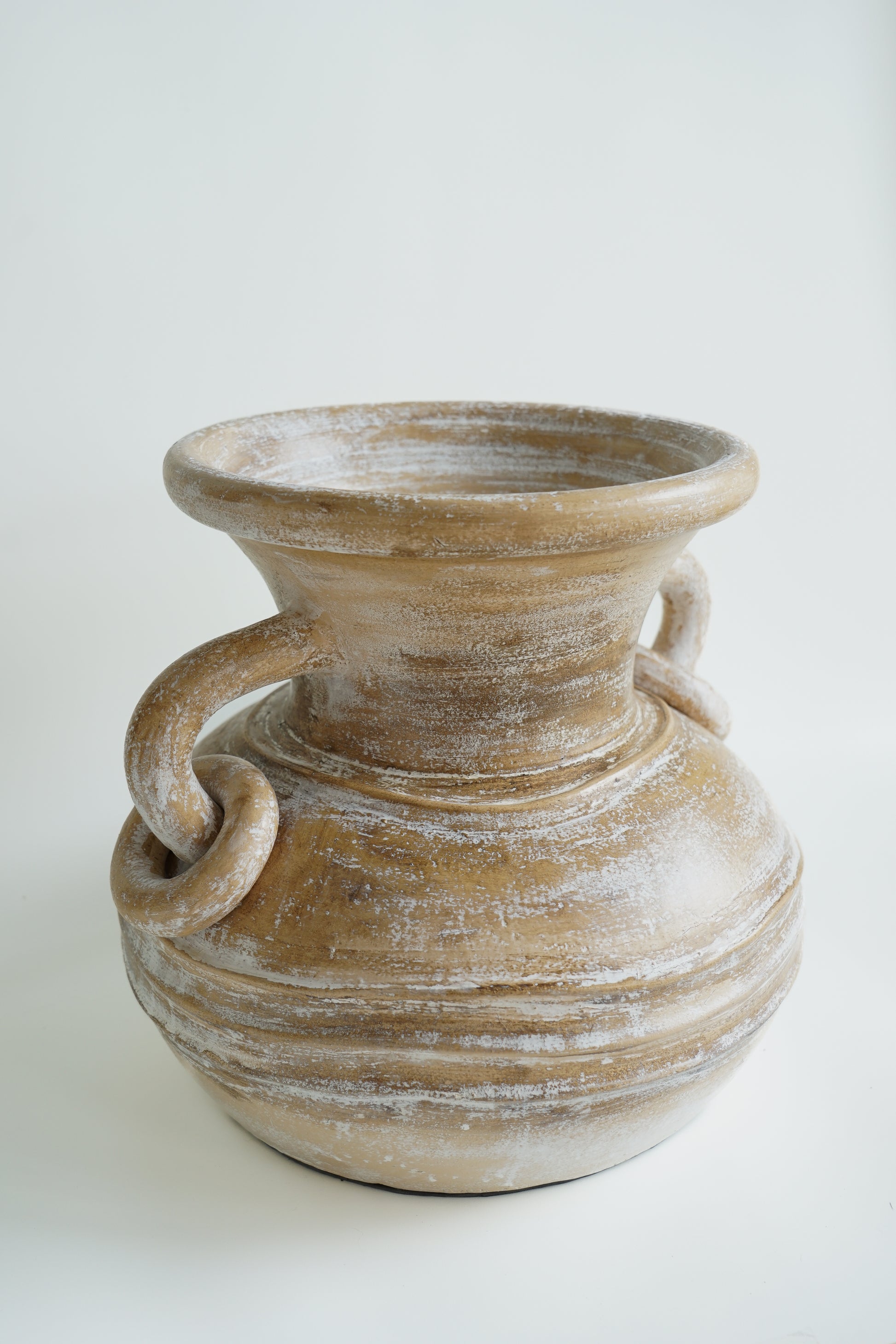 mooie beige handgemaakte terracotta vaas bohemian