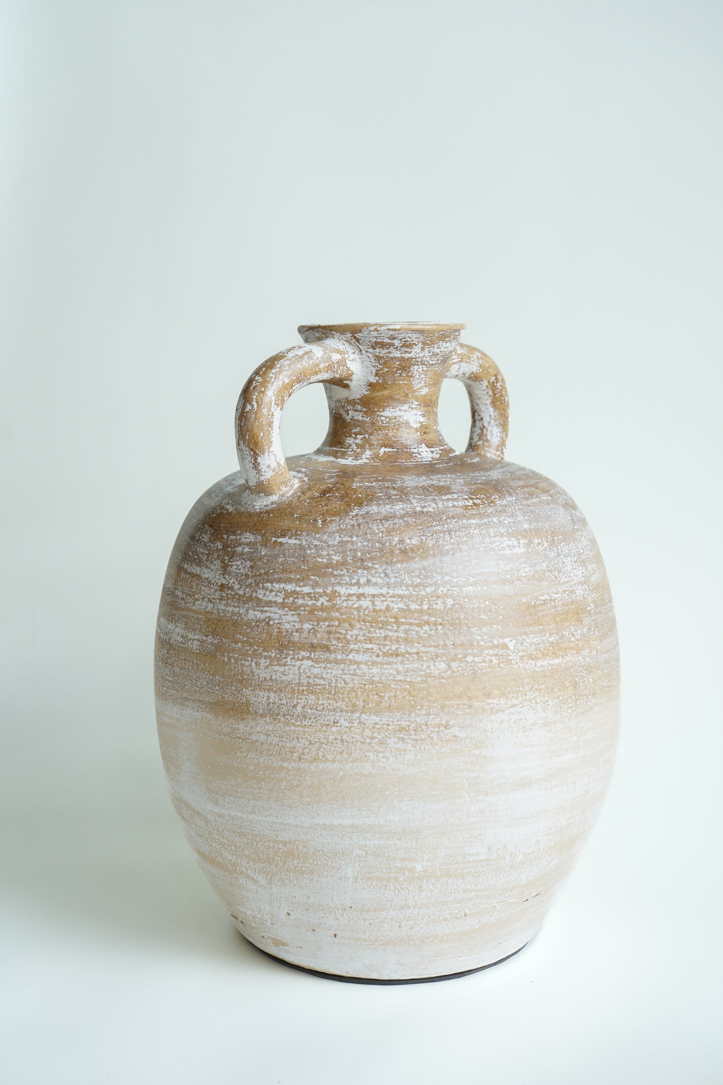 mooie beige creme handgemaakte terracotta vaas Ibiza Bohemian