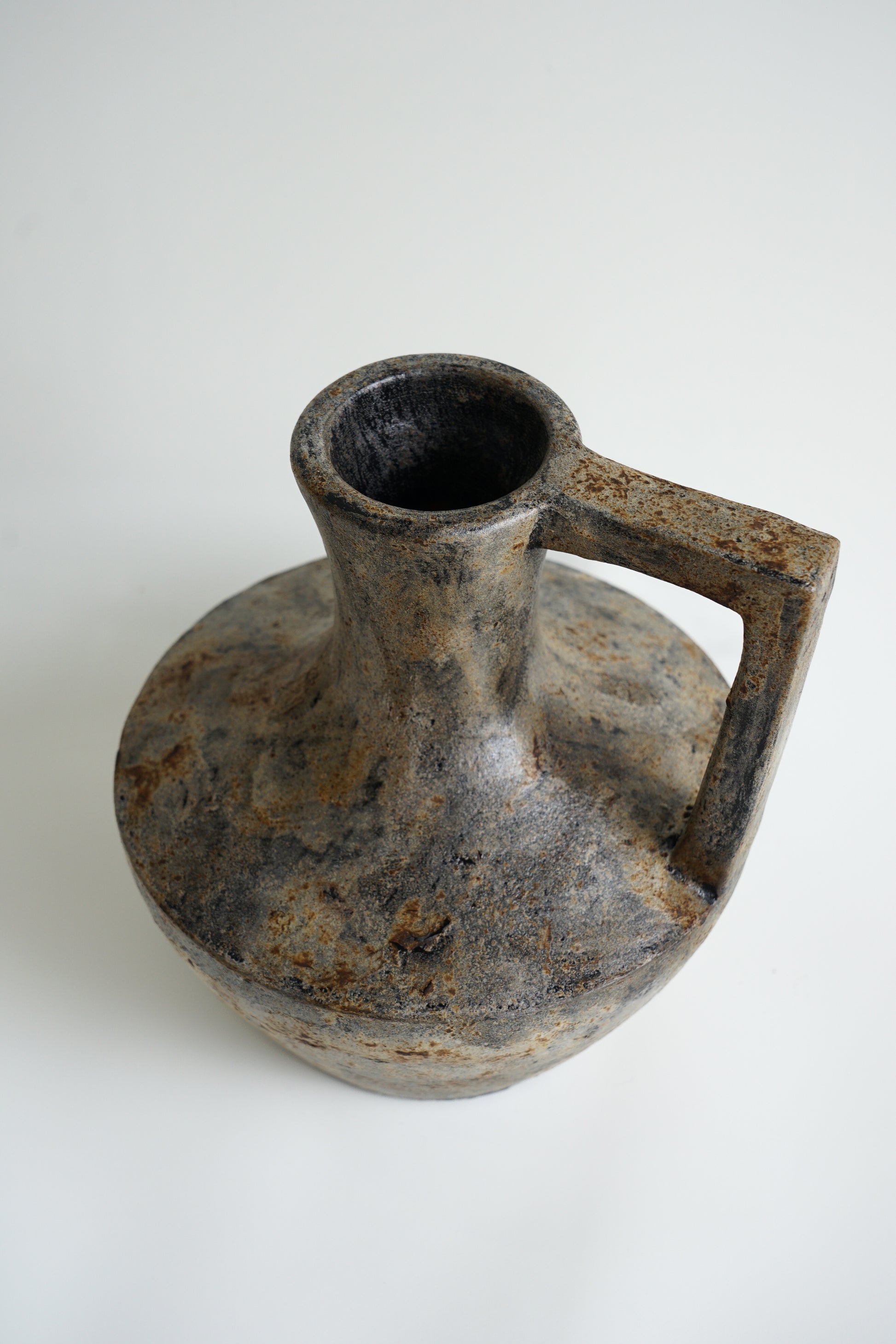 Mooie handgemaakte terracotta vaas rustiek rustic Japandi