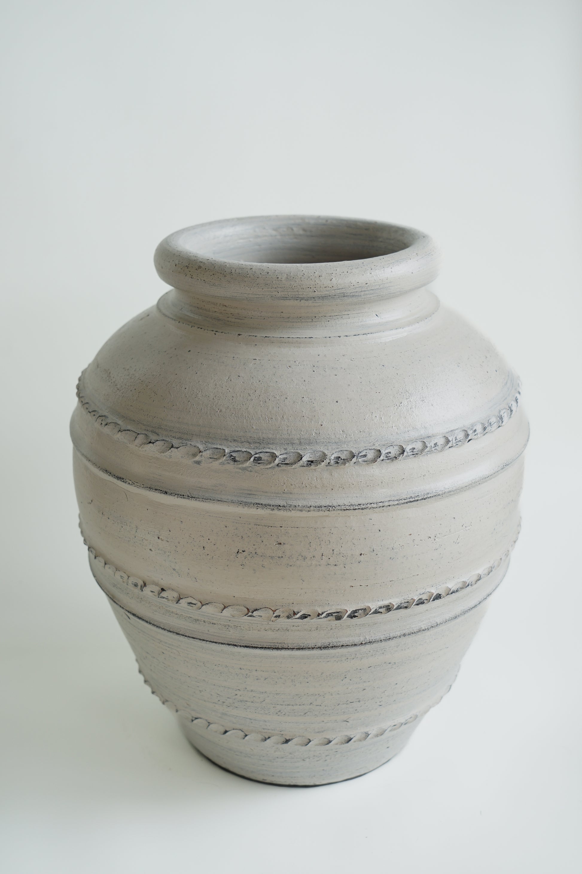 mooie grote beige handgemaakte terracotta vaas Ibiza