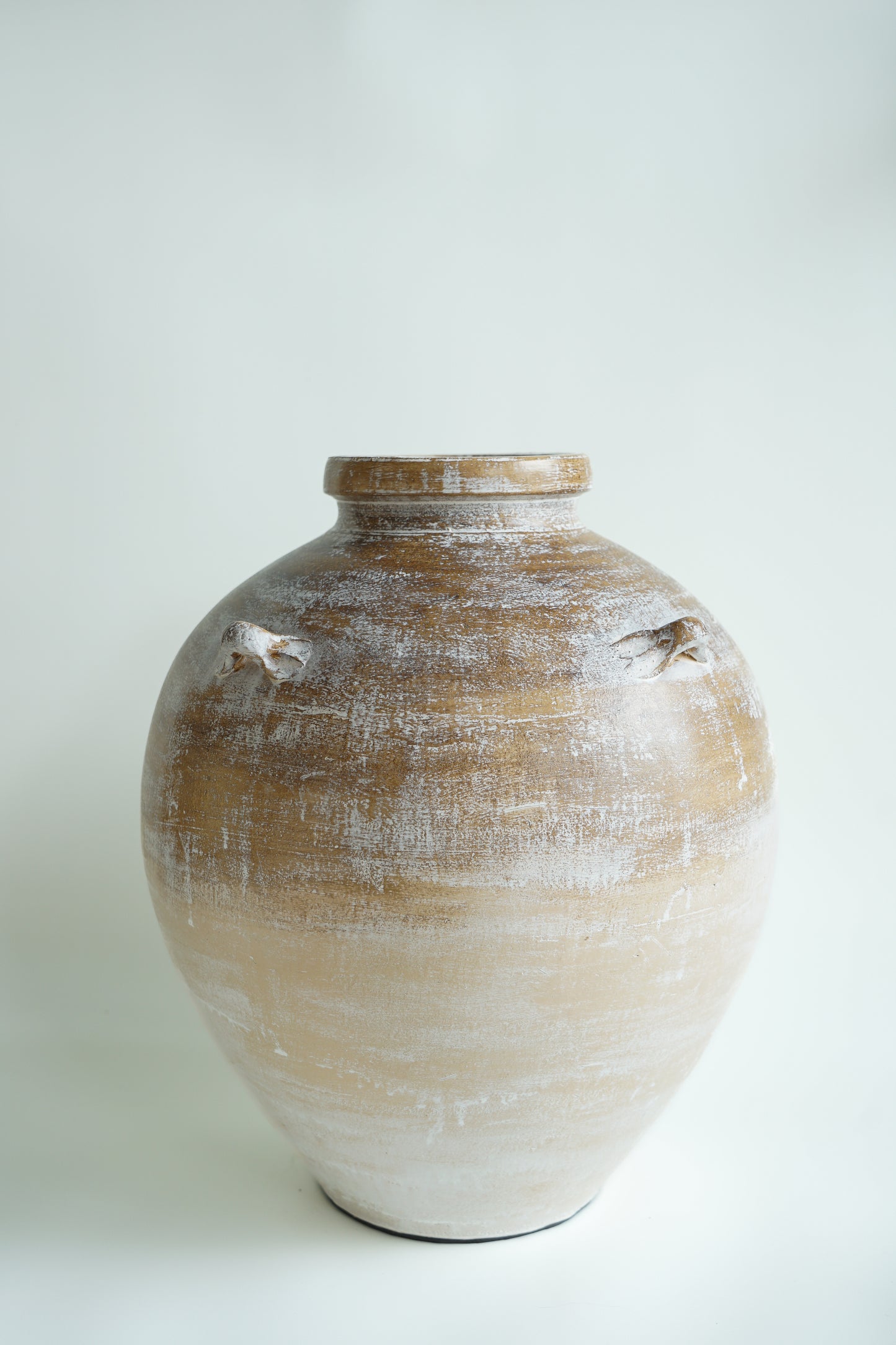 mooie grote beige handgemaakte terracotta vaas Ibiza Bohemian