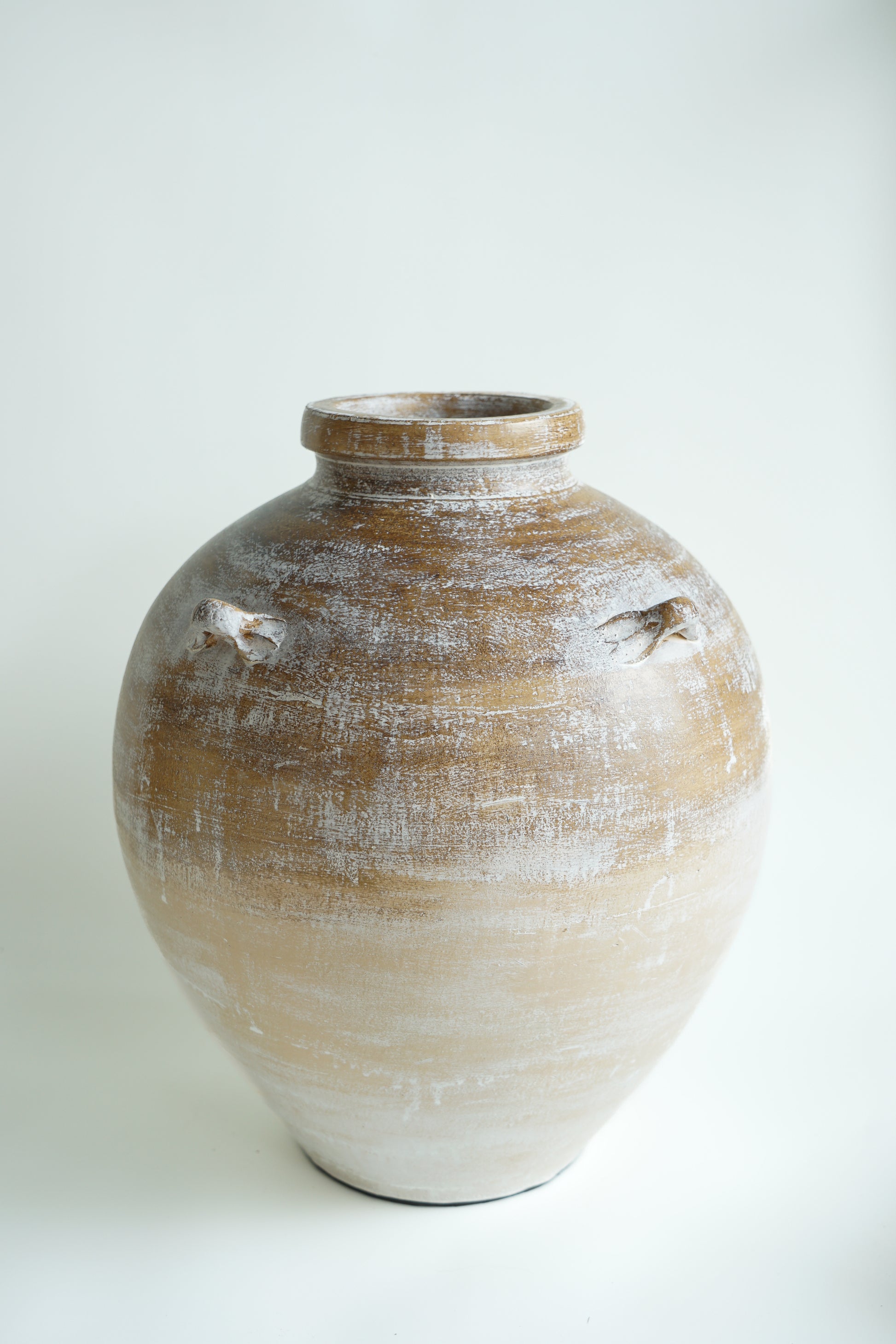 mooie grote beige handgemaakte terracotta vaas Ibiza Bohemian