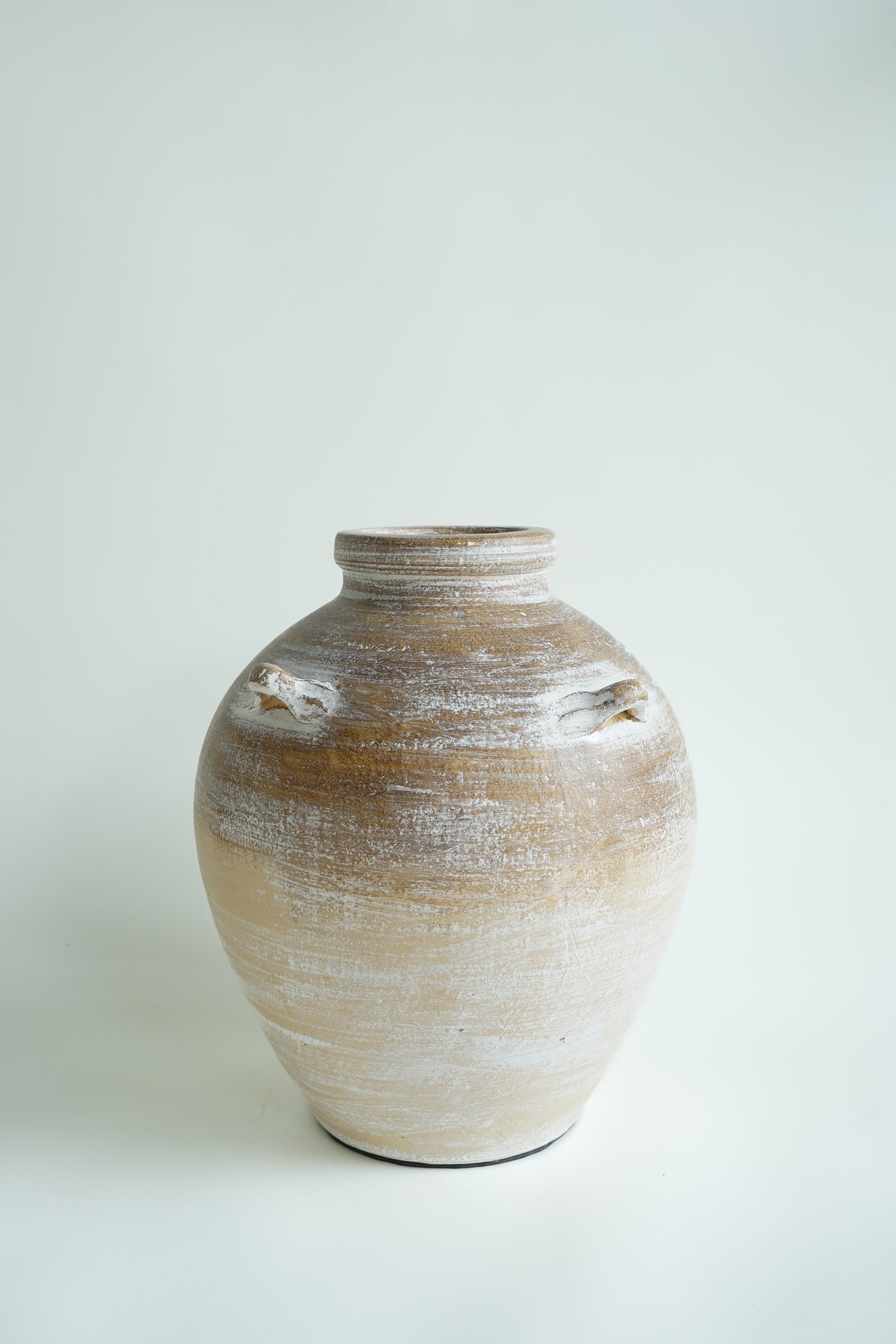 mooie beige creme handgemaakte terracotta vaas Ibiza Bohemian