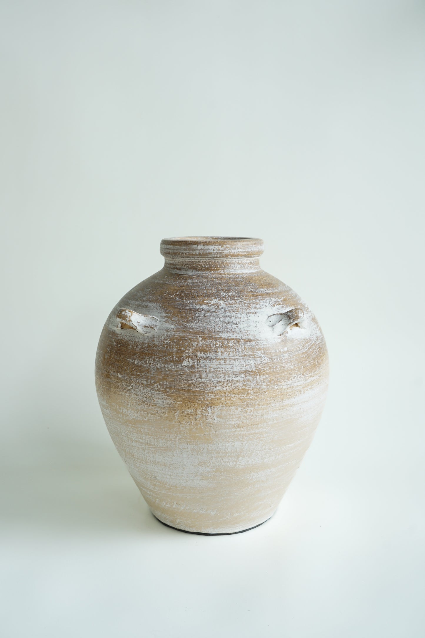 mooie beige creme handgemaakte terracotta vaas Ibiza Bohemian