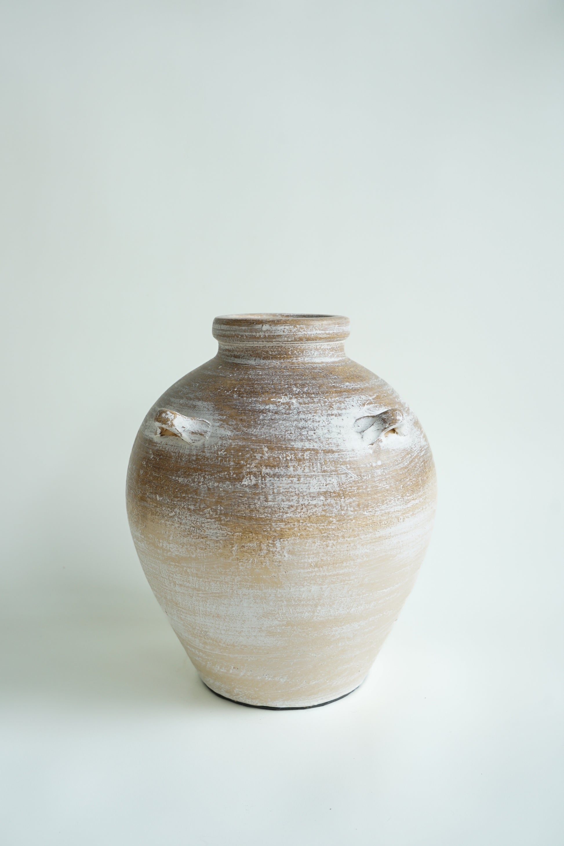 mooie beige creme handgemaakte terracotta vaas Ibiza Bohemian
